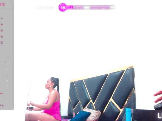 Live sex webcam photo for Sofiafoxx2 #278285827