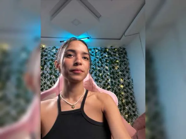 Live sex webcam photo for Sofiamod #275847560