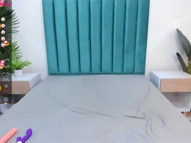 Live sex webcam photo for SofieReyess #273673706