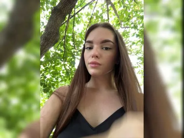 Live sex webcam photo for Sofiyaa000 #275990899
