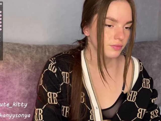 Live sex webcam photo for Sofiyaa000 #277381136