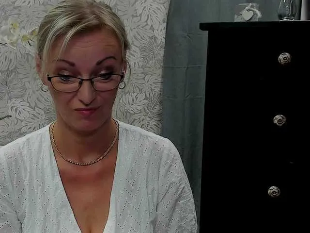 Live sex webcam photo for SoftVANESSA #275656878