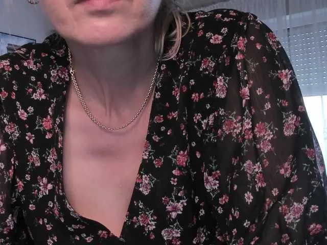 Live sex webcam photo for SoftVANESSA #289223938