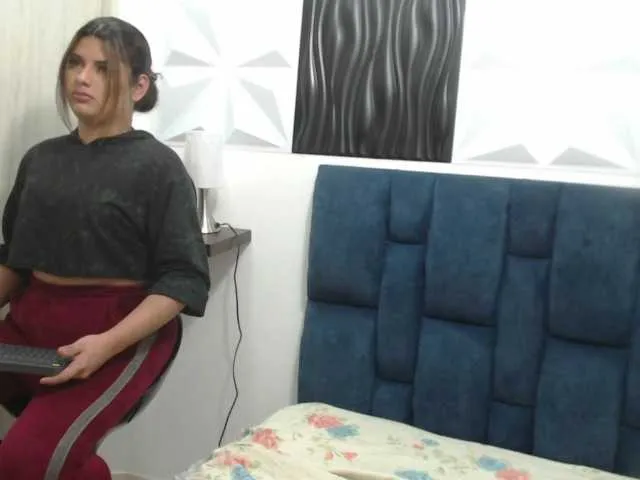 Live sex webcam photo for Sofy-Maxx #273375321