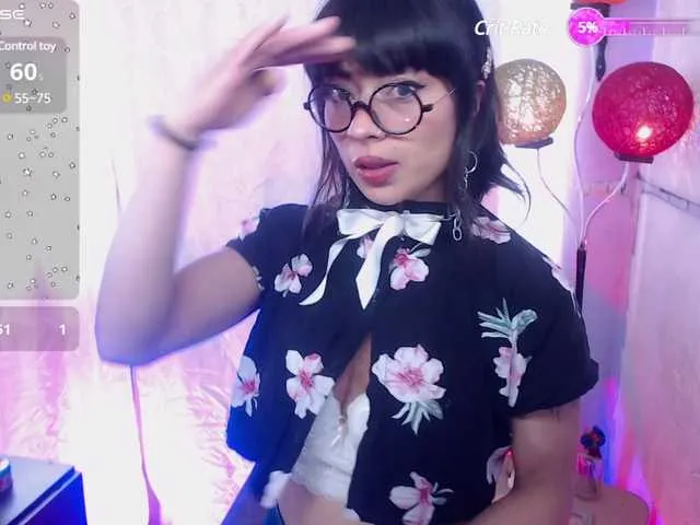 Live sex webcam photo for Solange911 #291474759
