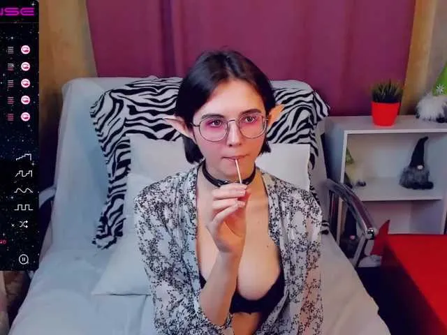 Live sex webcam photo for SolarSoul #272760984