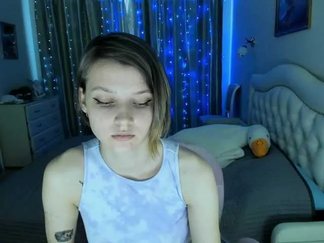 Live sex webcam photo for SoniNex #275683120