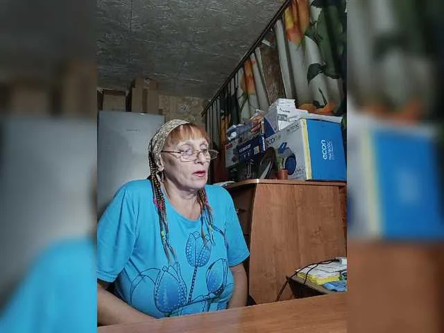 Live sex webcam photo for Sonya48 #276491776