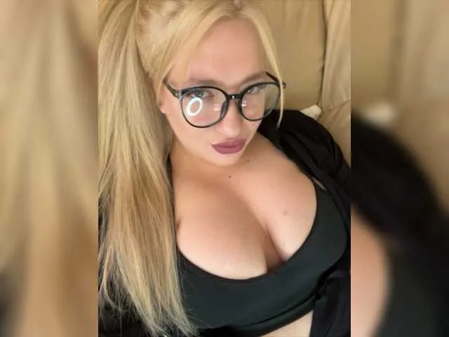 Live sex webcam photo for Sonya699 #278114199