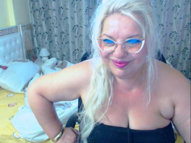 Live sex webcam photo for SonyaHotMilf #287962228