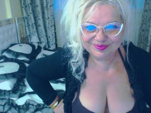 Live sex webcam photo for SonyaHotMilf #287962231