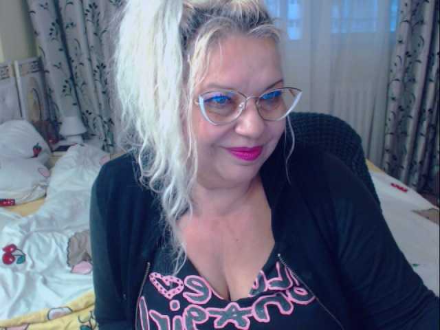 Live sex webcam photo for SonyaHotMilf #287962272