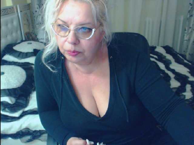 Live sex webcam photo for SonyaHotMilf #287962275