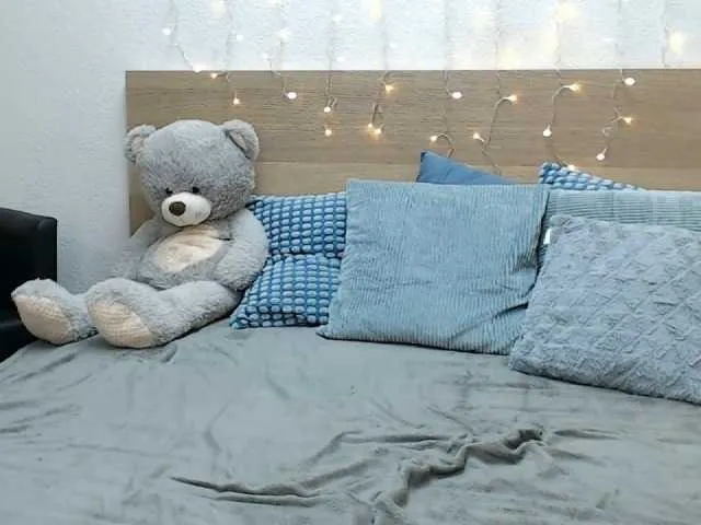 Live sex webcam photo for SopheyMoon #290738593