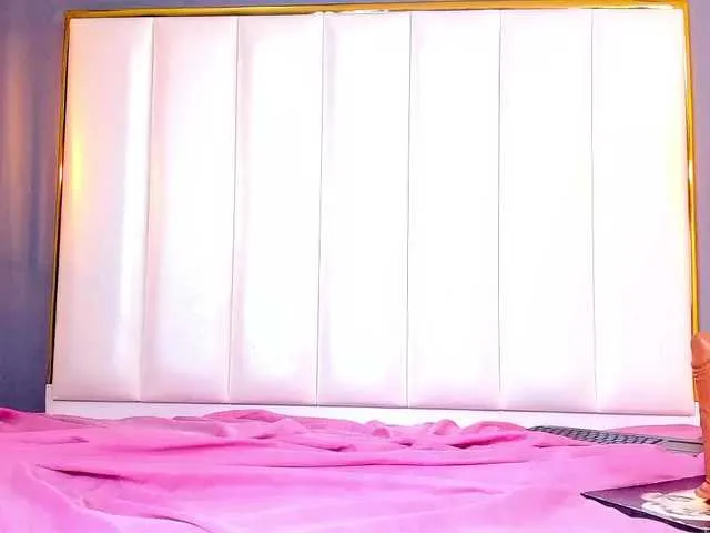 Live sex webcam photo for SophiSimpson #273101042