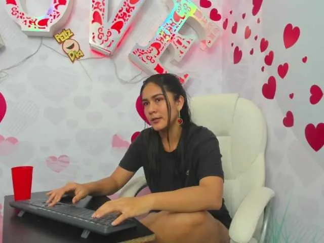 Live sex webcam photo for Sophia-cute1 #272610445