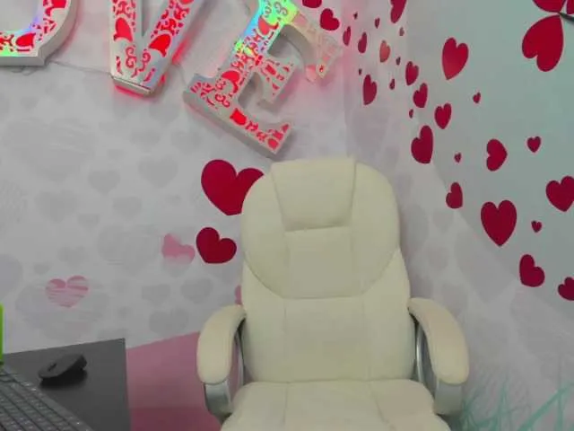 Live sex webcam photo for Sophia-cute1 #272647041