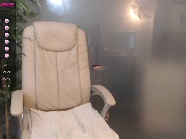Live sex webcam photo for SophiaGreen #275493910