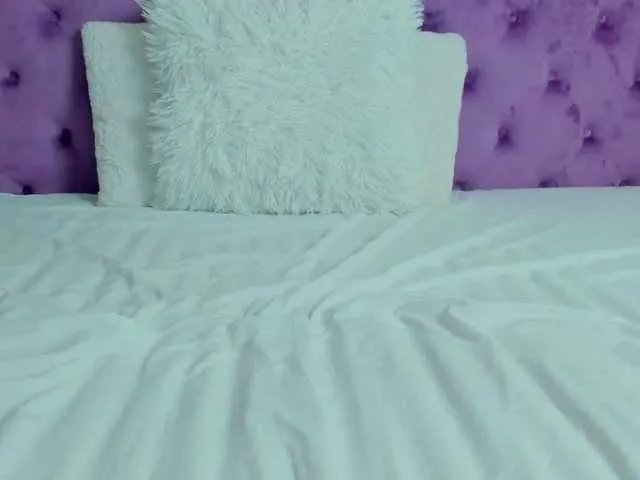 Live sex webcam photo for SophiaMya #275967576