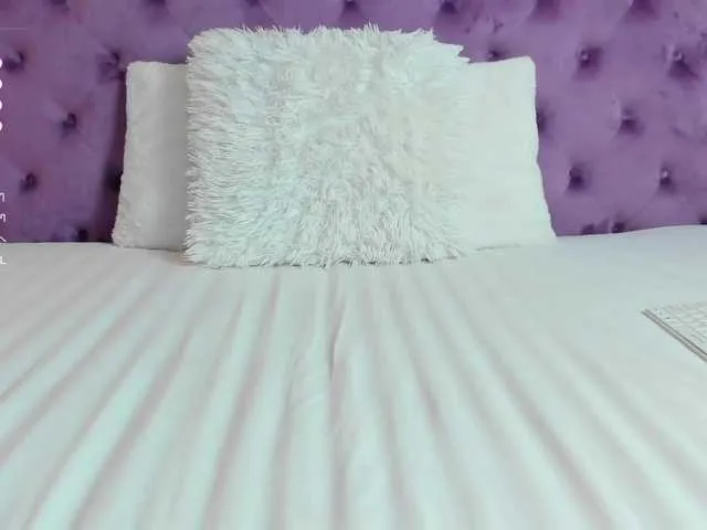 Live sex webcam photo for SophiaMya #276661787