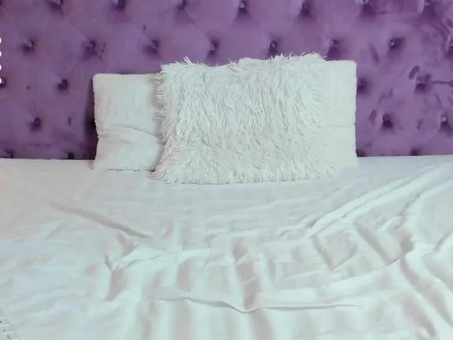 Live sex webcam photo for SophiaMya #277168787