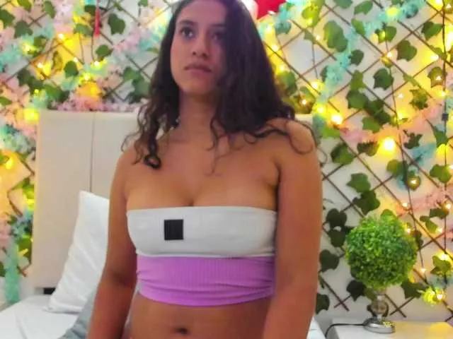 Live sex webcam photo for SophiaSimon #290571236