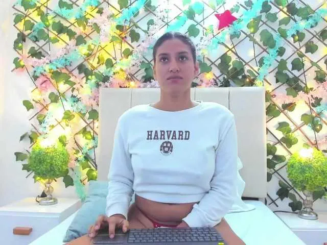 Live sex webcam photo for SophiaSimon #290592101