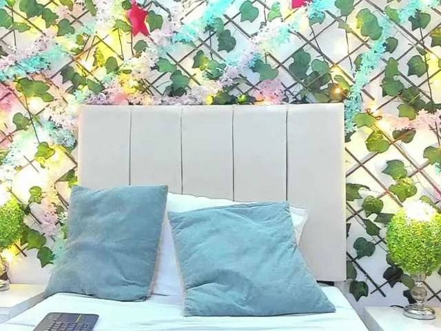 Live sex webcam photo for SophiaSimon #290632179