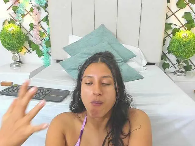 Live sex webcam photo for SophiaSimon #290687113