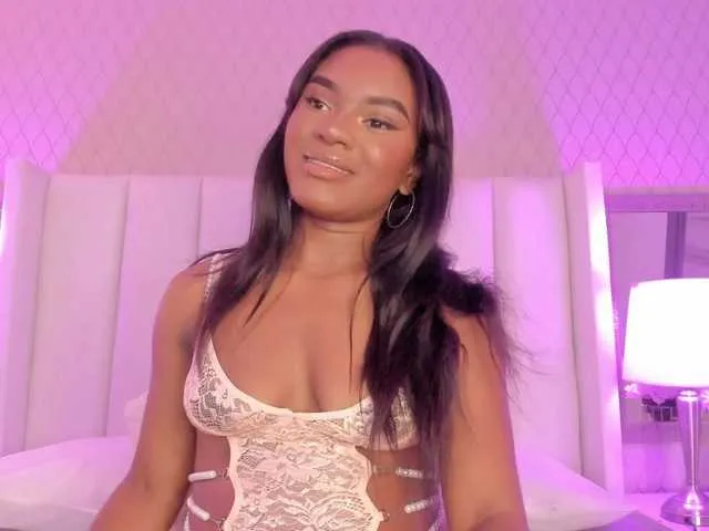 Live sex webcam photo for SophiaSmiiths #290477204