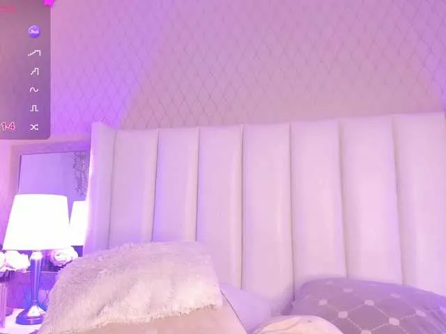Live sex webcam photo for SophiaSmiiths #290491446