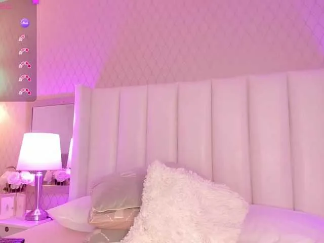Live sex webcam photo for SophiaSmiiths #290510143