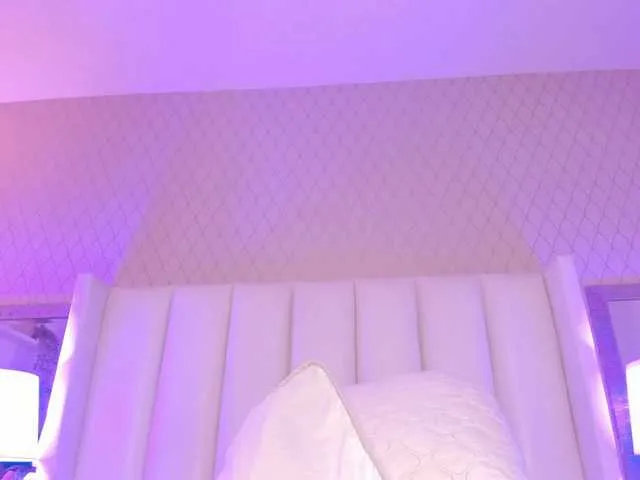 Live sex webcam photo for SophiaSmiiths #291565327