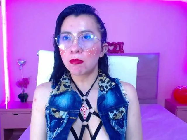 Live sex webcam photo for Sophie-Tomms #272434426