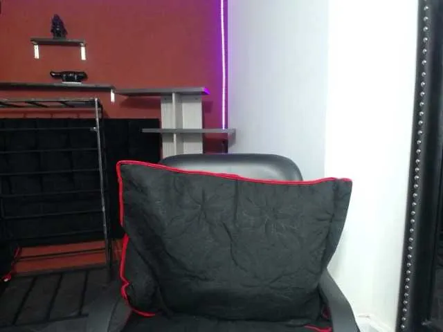 Live sex webcam photo for Sophie-Tomms #273685522