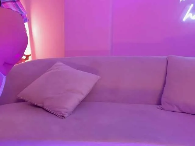 Live sex webcam photo for SophieBarnett #275939087