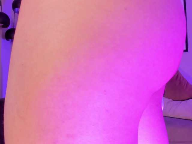 Live sex webcam photo for SophieBarnett #276347024