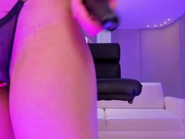Live sex webcam photo for SophieBarnett #277002877