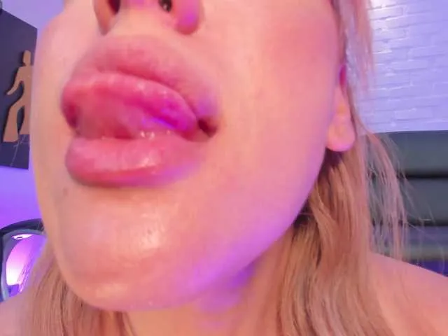 Live sex webcam photo for SophieBarnett #277619309