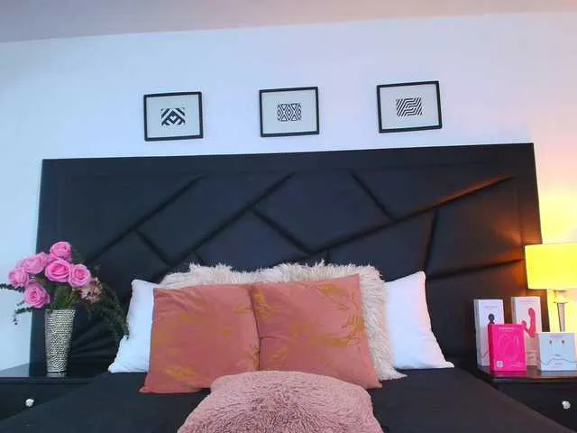 Live sex webcam photo for SophieCarther #291205602