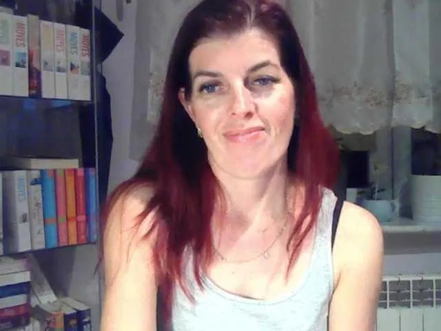 Live sex webcam photo for SophieHeart #290892235