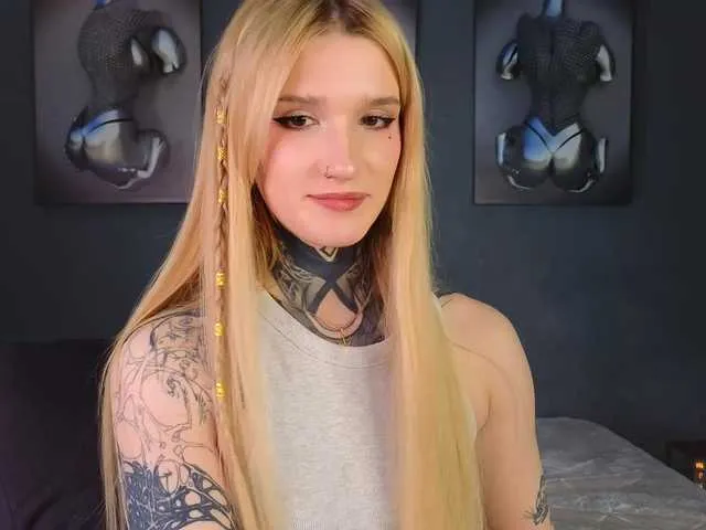 Live sex webcam photo for SophieInkk #291009523