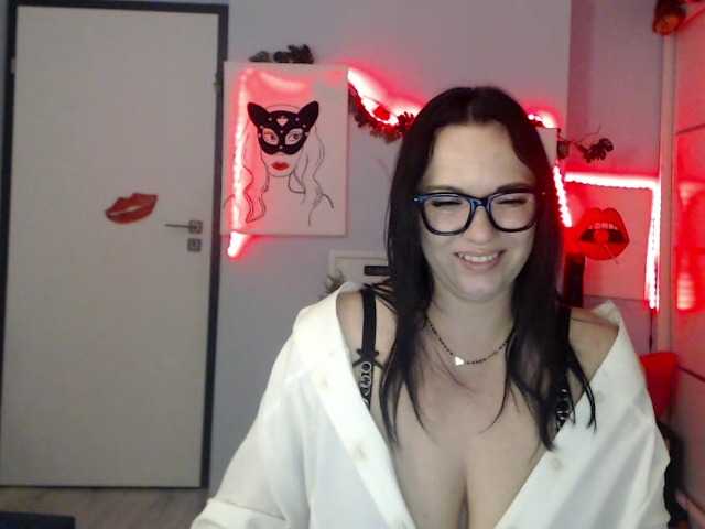 Live sex webcam photo for SophieLux #277638953