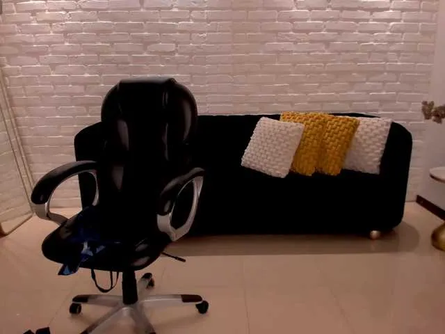 Live sex webcam photo for SophiePalmer #276851263