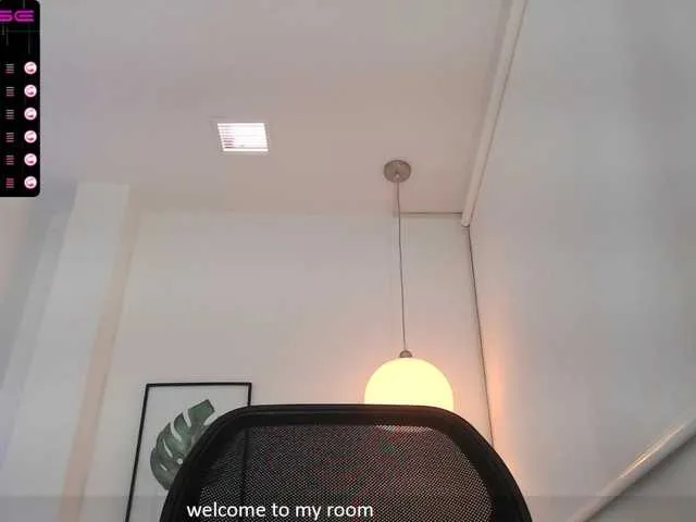 Live sex webcam photo for SophieSaenz #272163790