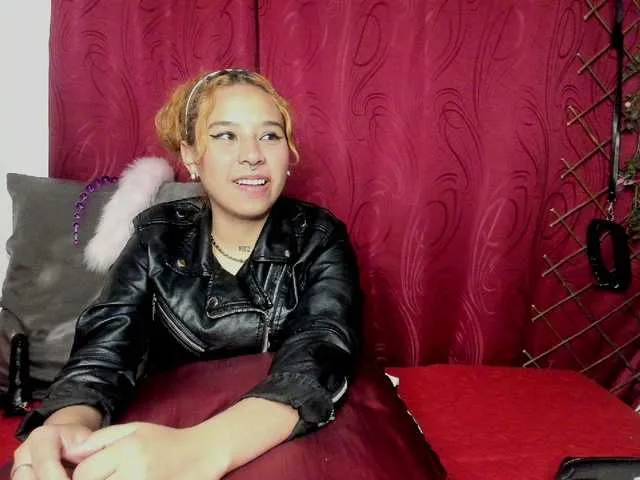 Live sex webcam photo for SophieSwit #276180439