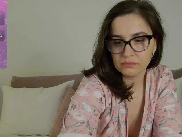 Live sex webcam photo for SophieeRain #291247946