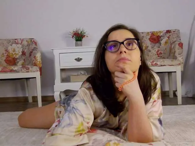 Live sex webcam photo for SophieeRain #291441195
