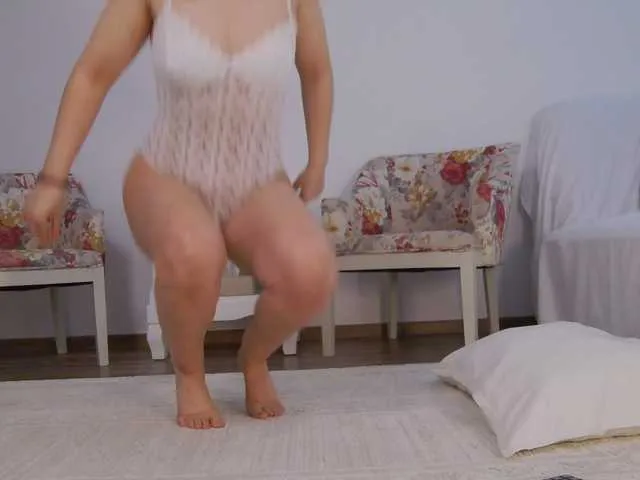 Live sex webcam photo for SophieeRain #291707168