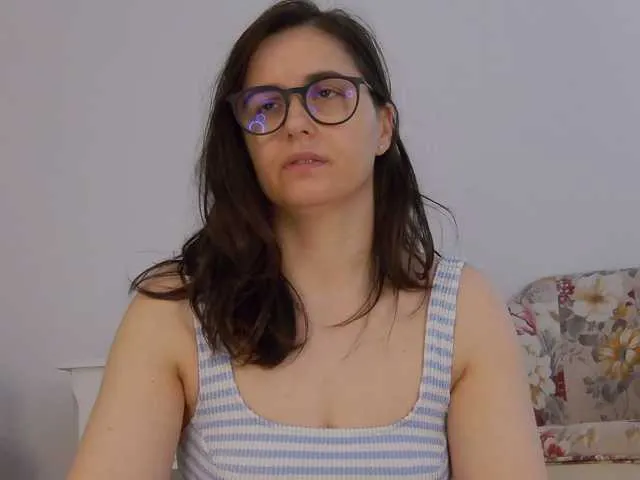 Live sex webcam photo for SophieeRain #291796274